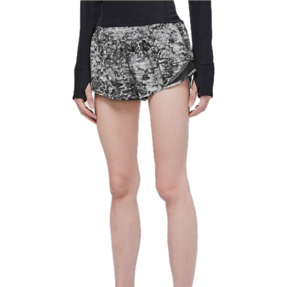Lululemon Hotty Hot Short II *2.5" Masked Lace Starlight Black